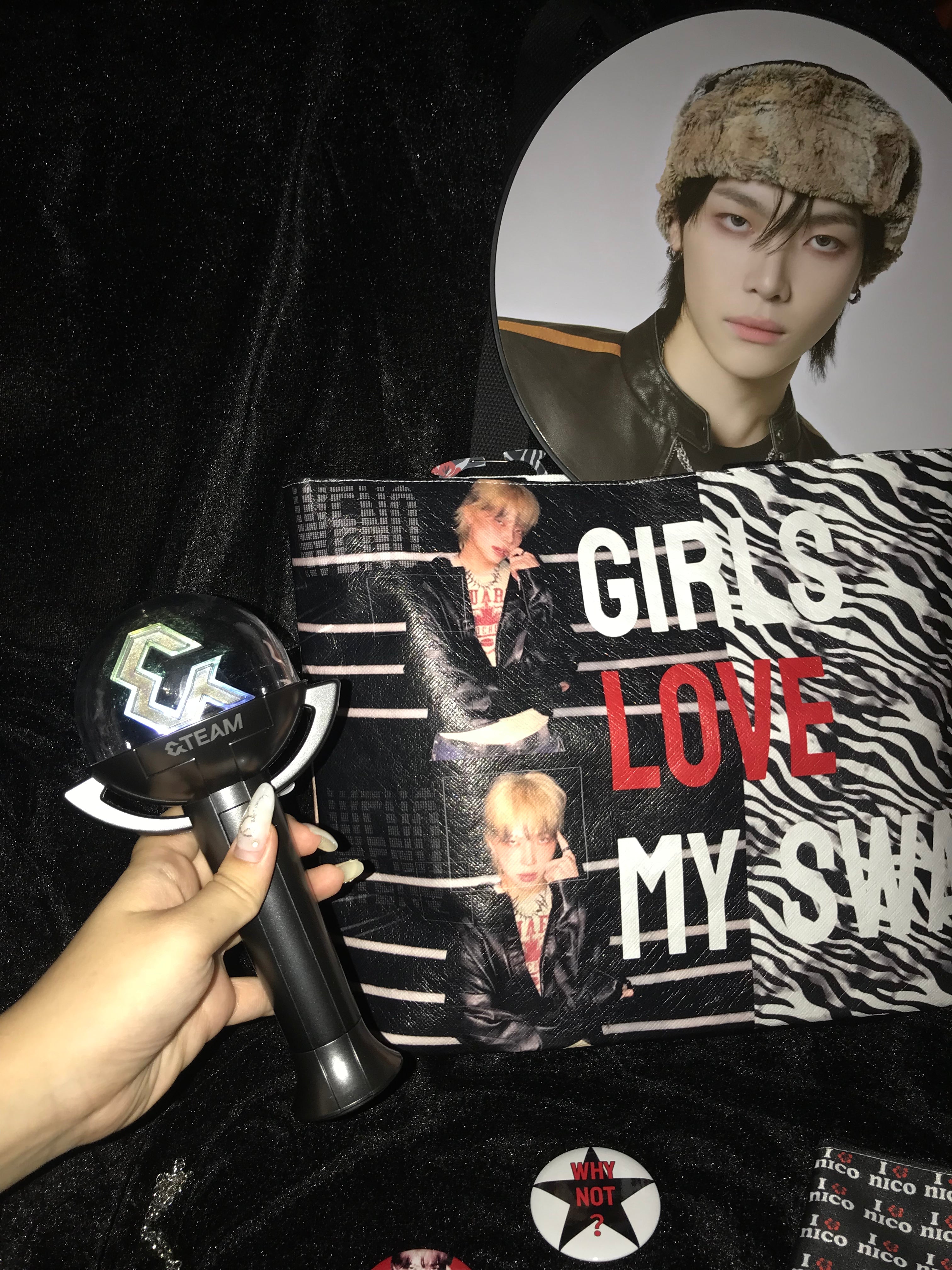 𝗛𝗢𝗧 𝗚𝗜𝗥𝗟𝗦 𝗟𝗢𝗩𝗘 𝗡𝗜𝗖𝗛𝗢𝗟𝗔𝗦🐆💋 [ 토트백 • 카드 파우치 • 핀버튼 • 아크릴 카라비너 ] ★ acrylics bag bleach doujin pins rps